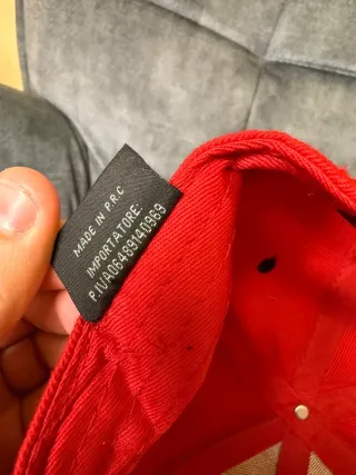 Cappello Milano Rosso e Nero