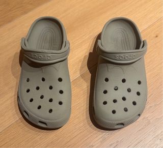 Crocs Originales Talla 41-42 Verde Oliva