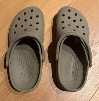 Crocs Originales Talla 41-42 Verde Oliva