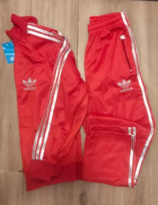 Chándal estilo Adidas Rojo, nuevo con etiqueta