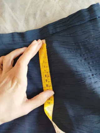 Falda recta azul marino con textura