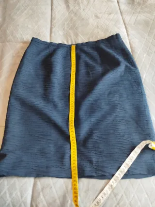 Falda recta azul marino con textura