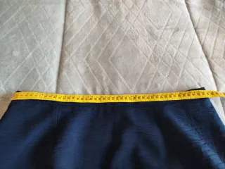 Falda recta azul marino con textura