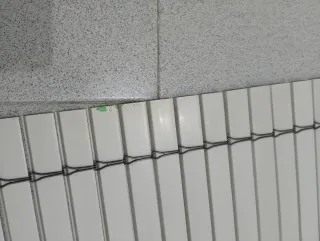 Persiana enrollable plástica blanca 93 x 45 cm