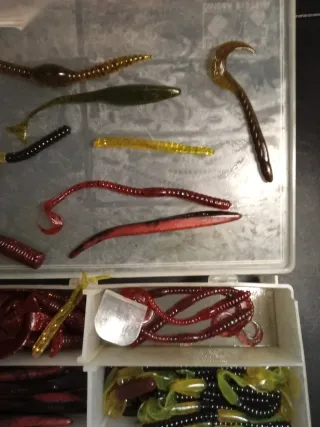 Caja de vinilos de pesca surtidos