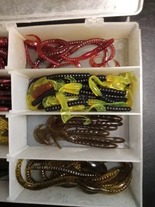 Caja de vinilos de pesca surtidos