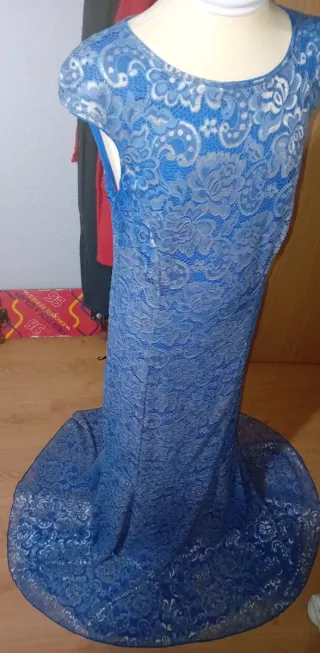 Vestido de fiesta azul y plateado