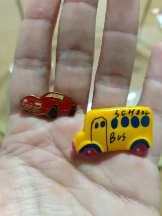 Lote 5 Pins: Vehículos (Aviones, Coche, Bus)