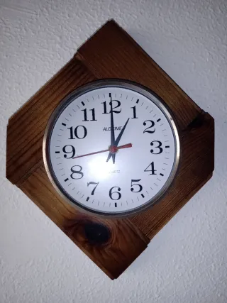 Orologio da parete in legno