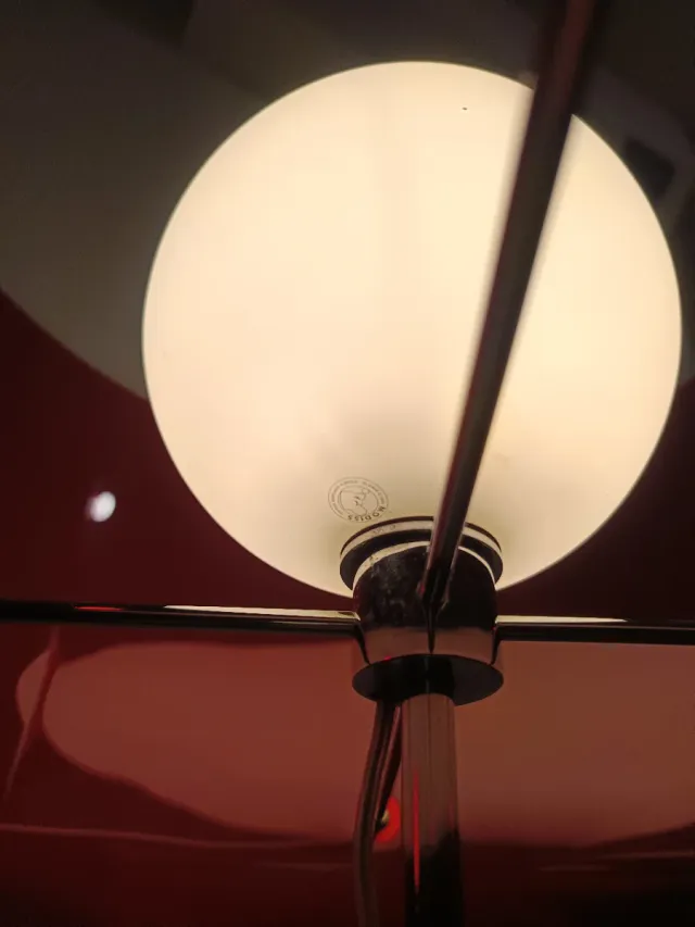 Lámpara de pie modelo Carmen Modiss Roja