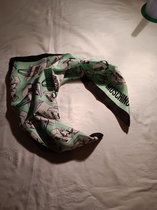 Foulard seta Moschino fantasia pacchetti moda