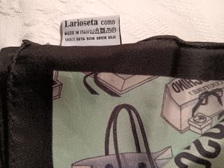 Foulard seta Moschino fantasia pacchetti moda