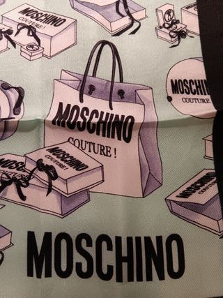 Foulard seta Moschino fantasia pacchetti moda