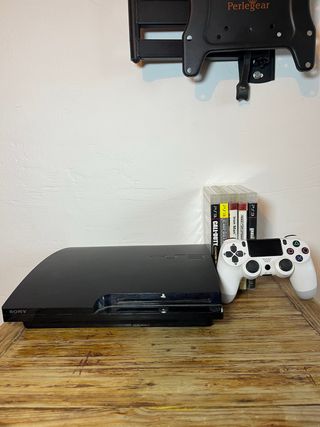 PlayStation 3 Slim Negra + 5 Juegos + cables