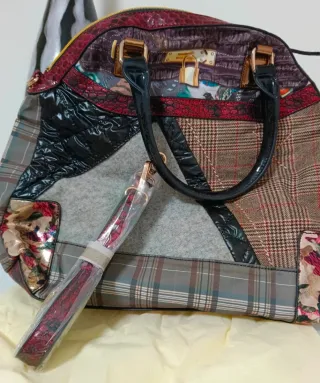 Bolso patchwork multicolor con asas negras