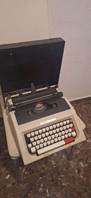 Máquina de escribir Olivetti Lettera 42