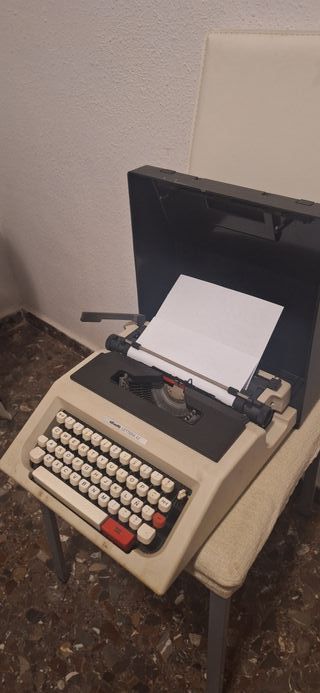 Máquina de escribir Olivetti Lettera 42