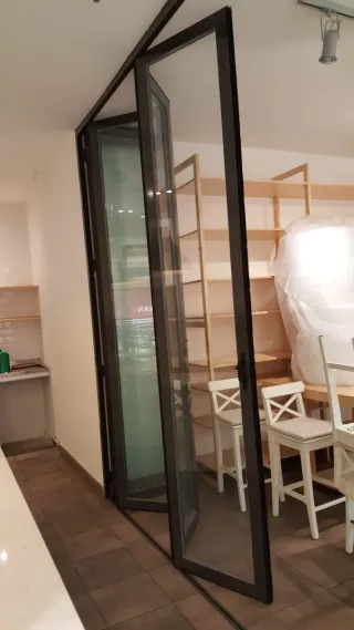 Puertas correderas plegable cristal y aluminio