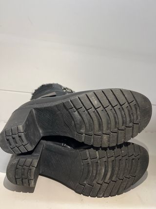 Botines negros con cordones y cremallera