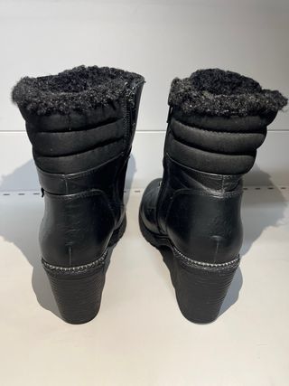 Botines negros con cordones y cremallera