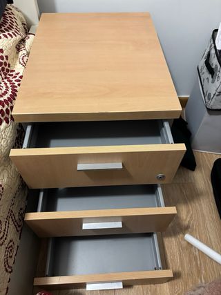 Cajonera de madera y metal