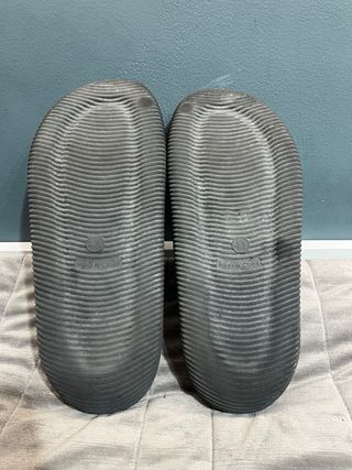 Chanclas negras con plataforma