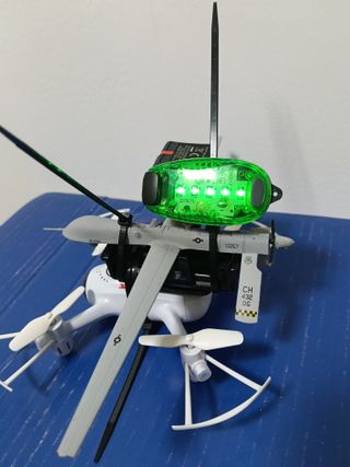 Drone Syma Quadricottero più modellino predator