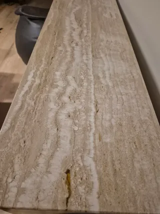 ESTANTERÍA DE MADERA Y MÁRMOL