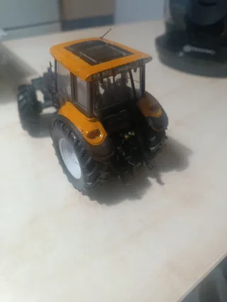 Tractor Renault Ares