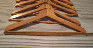 Lote 8 Perchas Madera.