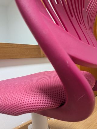Silla de escritorio rosa y blanca