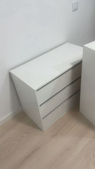 2 Cajoneras blancas de madera