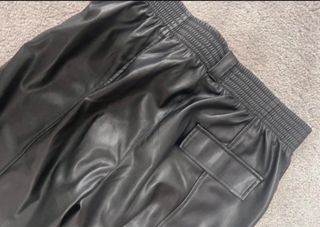 Pantalones anchos polipiel negros