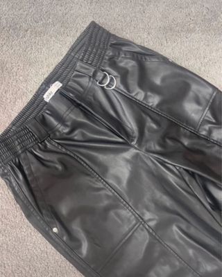 Pantalones anchos polipiel negros