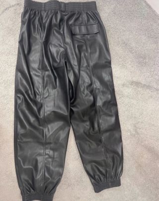 Pantalones anchos polipiel negros