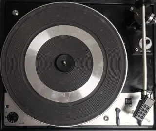 Tocadiscos Bettor 1224