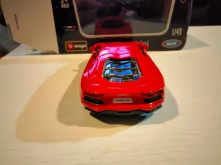 Bburago Lamborghini Aventador 1/43