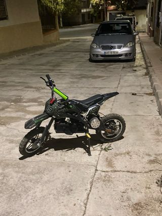 Moto Eléctrica Motocross Negra y Verde