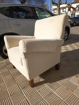 Dos butacas de salón beige