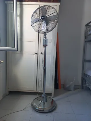 Ventilador Cinni Vintage de Pie Cromado con ruedas