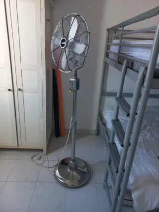 Ventilador Cinni Vintage de Pie Cromado con ruedas
