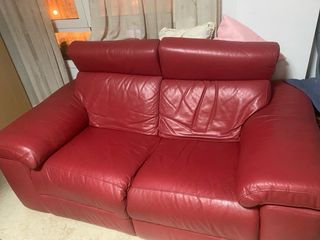 Sofá de cuero rojo El Corte Inglés. Hago envios