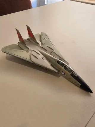 Lote de 4 coches, una moto y 1 avión de juguete