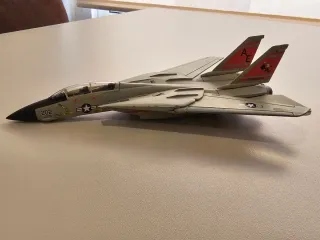 Lote de 4 coches, una moto y 1 avión de juguete