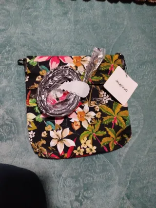 Bolso Desigual estampado floral tipo saco pequeño