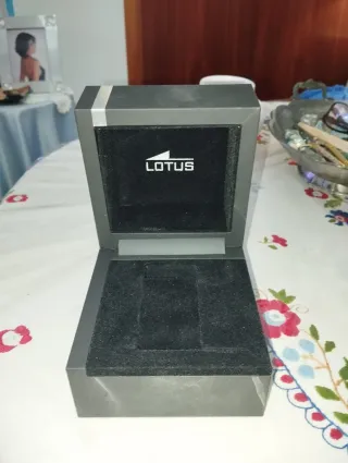Caja vacía reloj Lotus