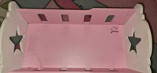 Armario y cuna de juguete rosa y blanco