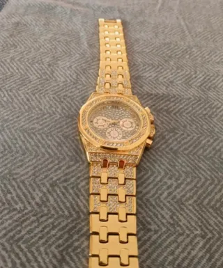 Orologio da polso dorato con strass e numeri roman