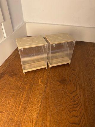 2 Comederos para Pájaros Beige