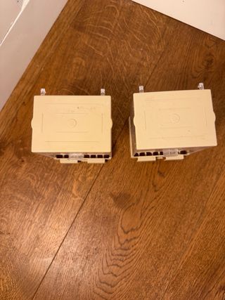 2 Comederos para Pájaros Beige